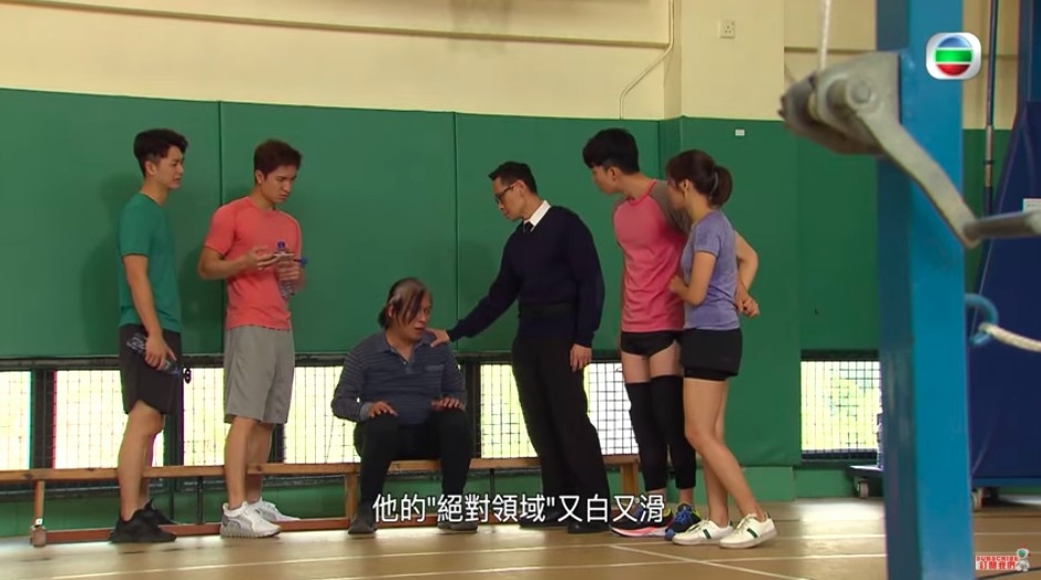 安仔去打波露出大腿一截，竟引嚟咸濕佬偷影