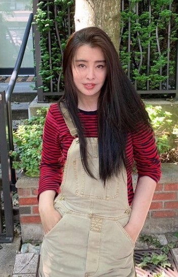 王祖賢保養得宜，充滿少女味！