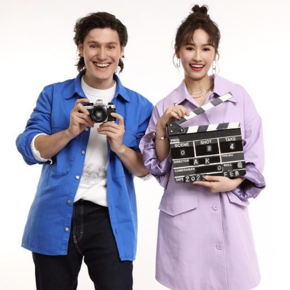 早前周厚安喺社交平台上傳與吳宗憲女兒吳姍儒嘅合照，正式出道做主持人。