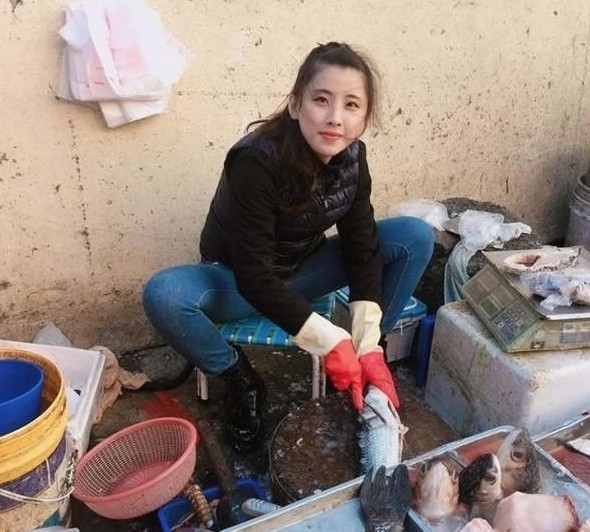 網絡上瘋傳嘅少女劏魚照主角「屏東王祖賢」名叫蔡涵妤，當時因為外貌酷似王祖賢而一夜爆紅。