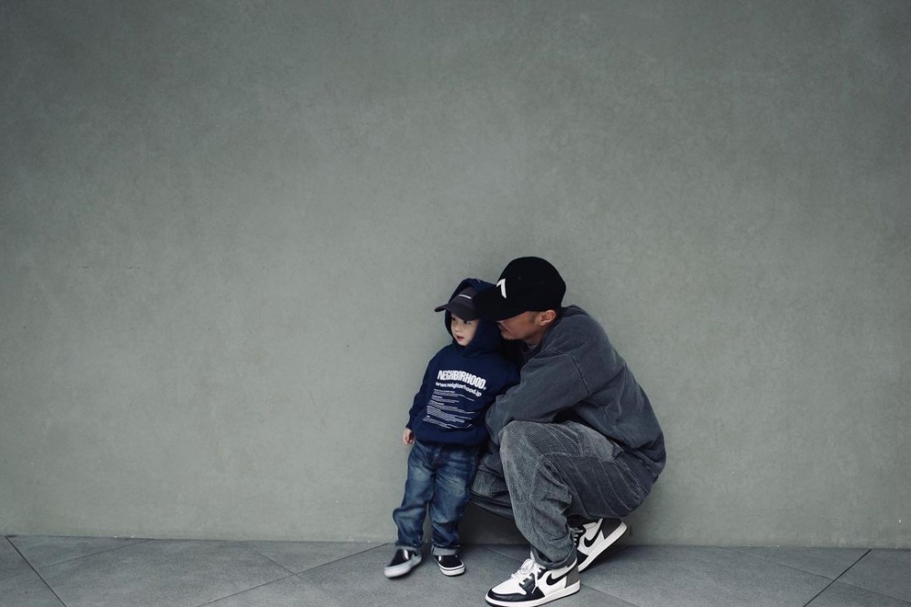 余文樂近日罕有咁喺IG公開仔仔正面照