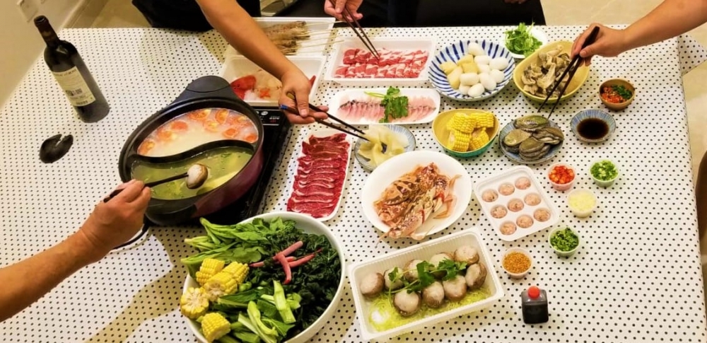 除了供應餸菜包服務之外,更可訂購BBQ及打邊爐套餐。