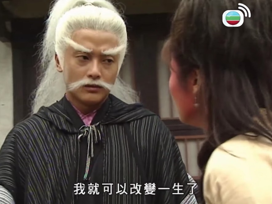 劇中魏駿傑以一頭白髮出現，形象超有特色