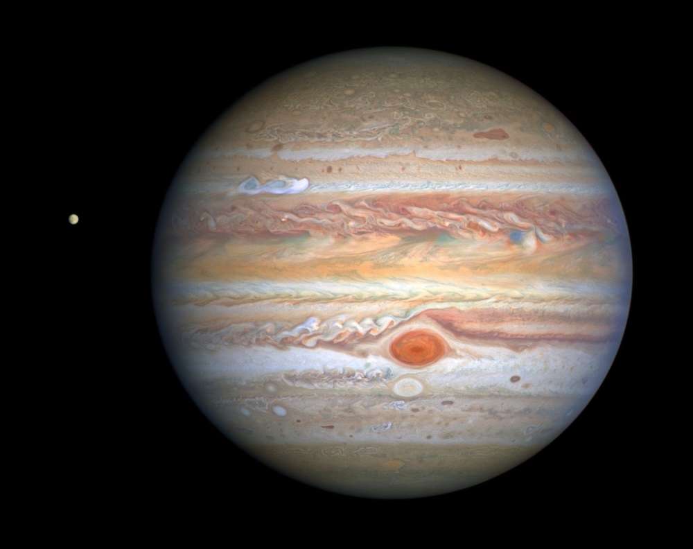 木星比較光(視星等為-2等),顏色偏黃,喺市區都見到