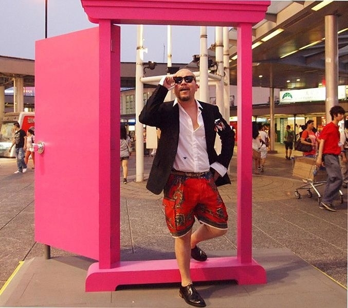 黃偉文近日為容祖兒嘅《東京人壽》填詞，更分享幕後故事