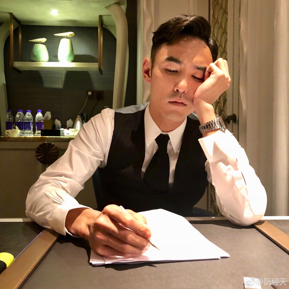 阮經天憑台灣偶像劇《命中注定我愛你》爆紅,其後憑電影《艋舺》奪得金馬影帝。