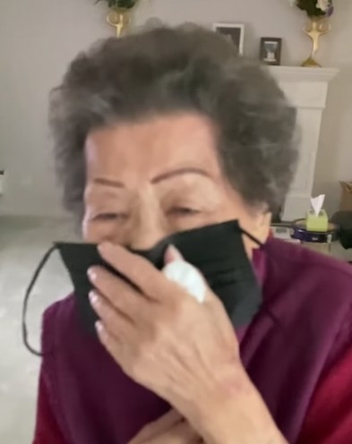 當陳瀅出現喺眼前時,婆婆非常開心,仲激動到喊咗出嚟,可見兩人感情非常好。