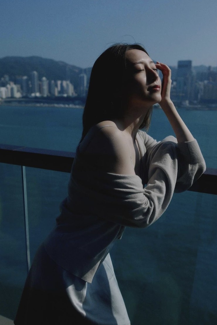 現時已經榮升業主嘅龔嘉欣靠自己左慳右慳,狂儲錢先擁有首個物業,非常叻女,獨立自強。
