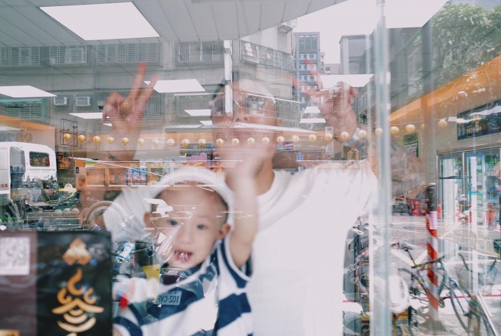 Cody單眼皮眼睛明亮，臉頰肉好討喜～