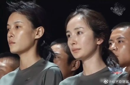 最近微博上流傳楊冪參加綜藝節目時嘅素顏照