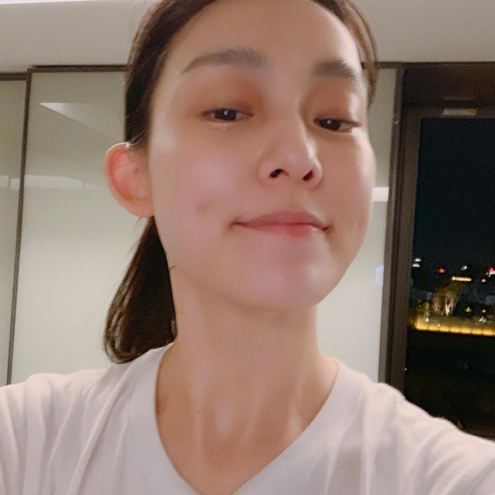 范瑋琪之前曾經因為不滿台灣限制口罩出口，於是喺社交平台發文宣洩，引起軒然大波，其後雖然發文道歉不過依然有網民唔領情。