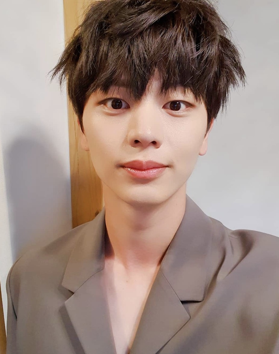 韓國男團 BTOB 成員陸星材憑韓劇《鬼怪》爆紅，喺劇集中佢飾演一個富三代，而喺現實中佢的確係一個富二代。