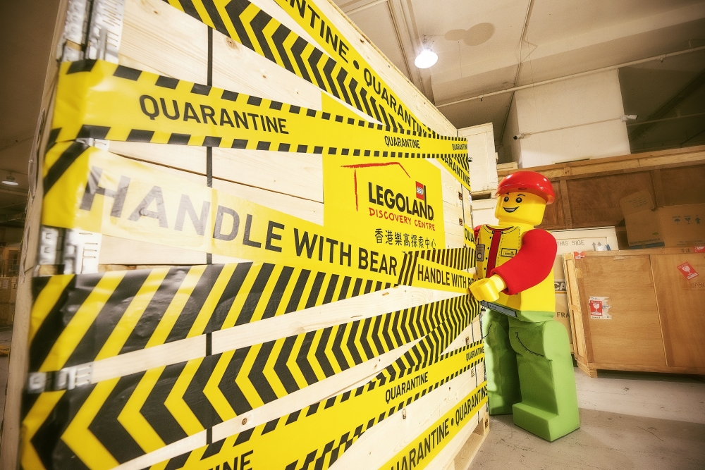 依隻巨型熊貓亦有遵守入境限制