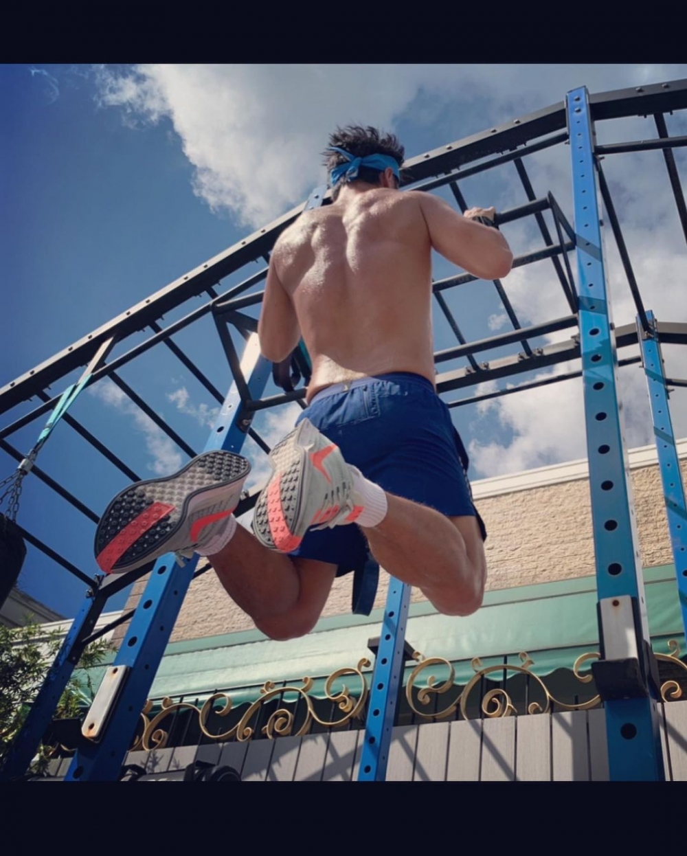 發起 30 日無間斷做運動嘅挑戰，亦令佢開始「抗疫大大力」嘅旅程