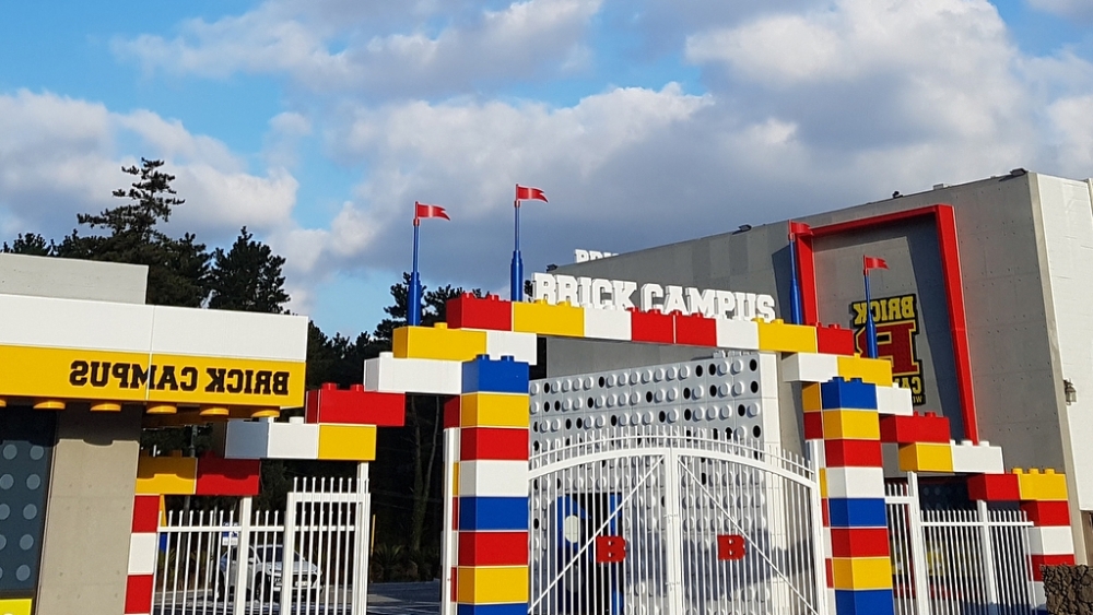 BRICK CAMPUS