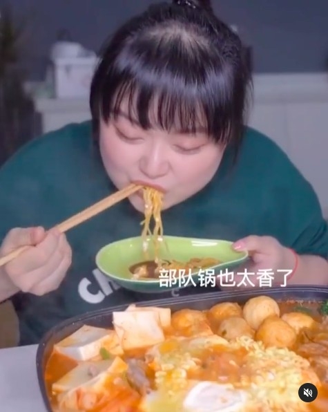 細細粒除咗上節目之外,更有喺抖音開直播