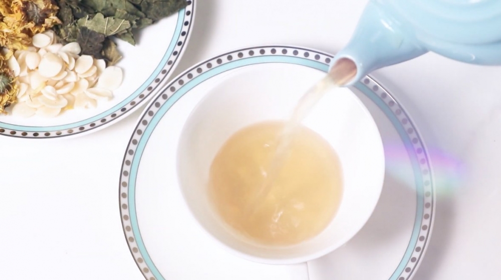 桑菊杏仁茶對咽痛喉癢、咳嗽聲沙等症狀非常有效。
