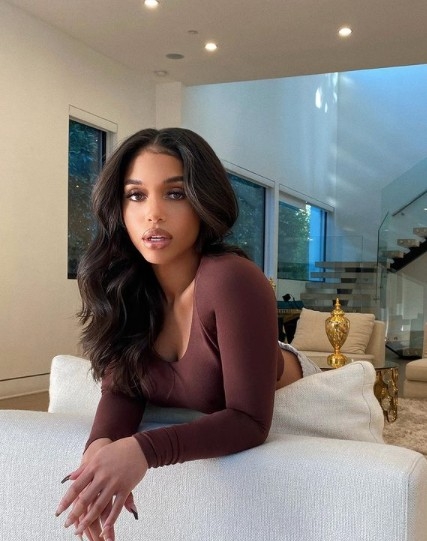 Lori Harvey 係著名諧星 Steve Harvey 嘅養女,係一個星二代!