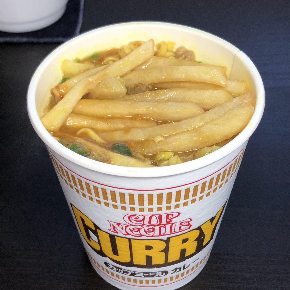 將佢哋放入咖哩味杯麵就可以解決問題！