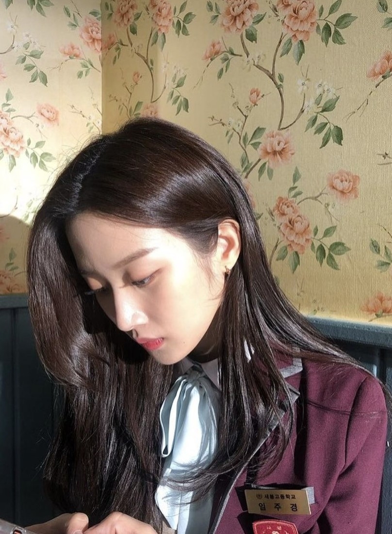 文佳煐飾演「任朱靜」。