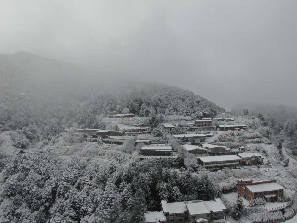 台灣受寒流侵襲,唔止氣溫驟降,多個地區更錄得降雪