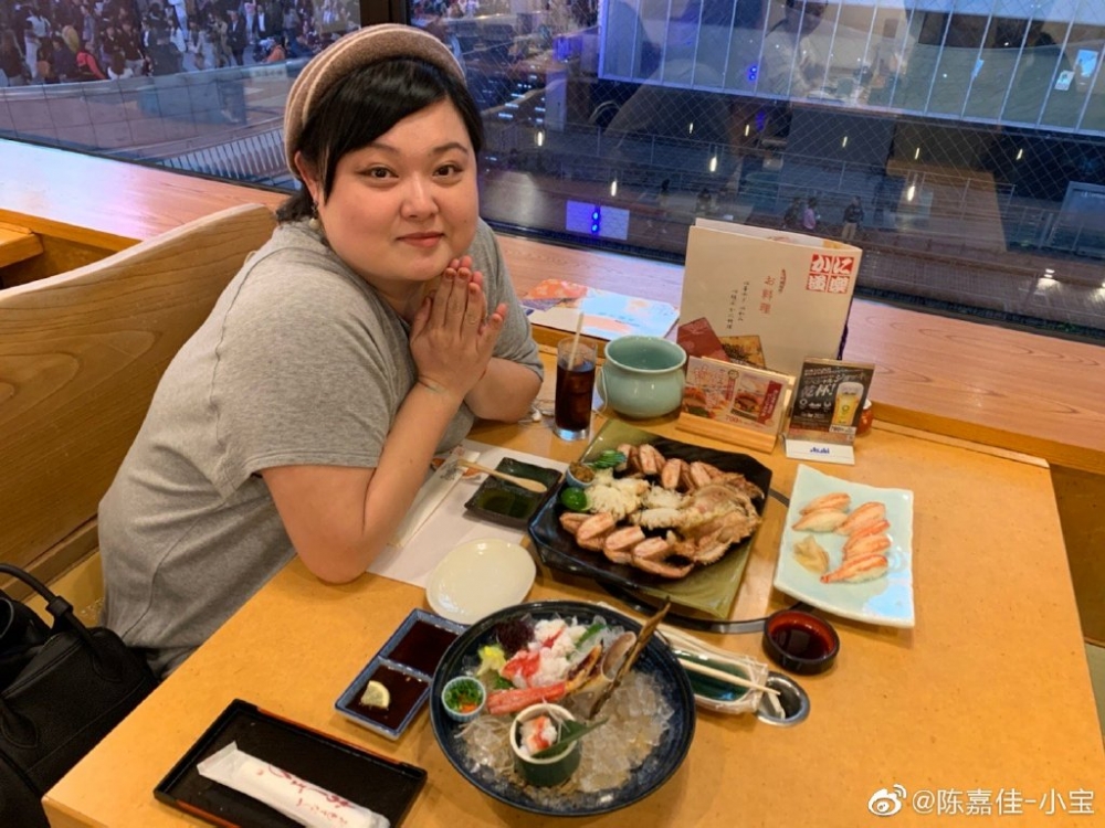 早年細細粒曾經自爆過自己體重達230磅