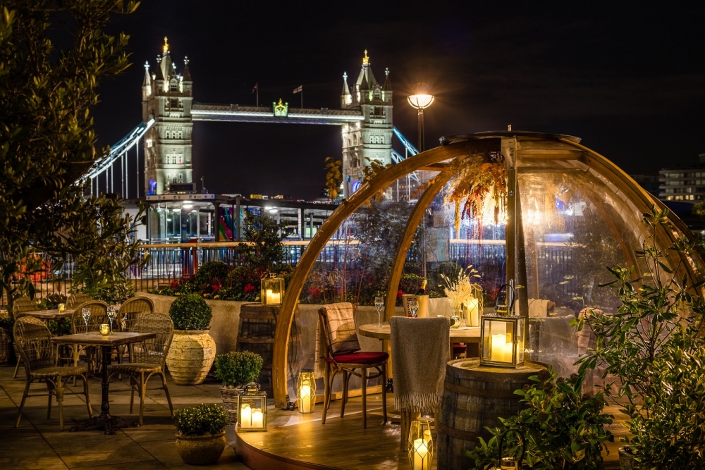 大家喺泰晤士河畔行到攰，就可以入去坐吓休息吓