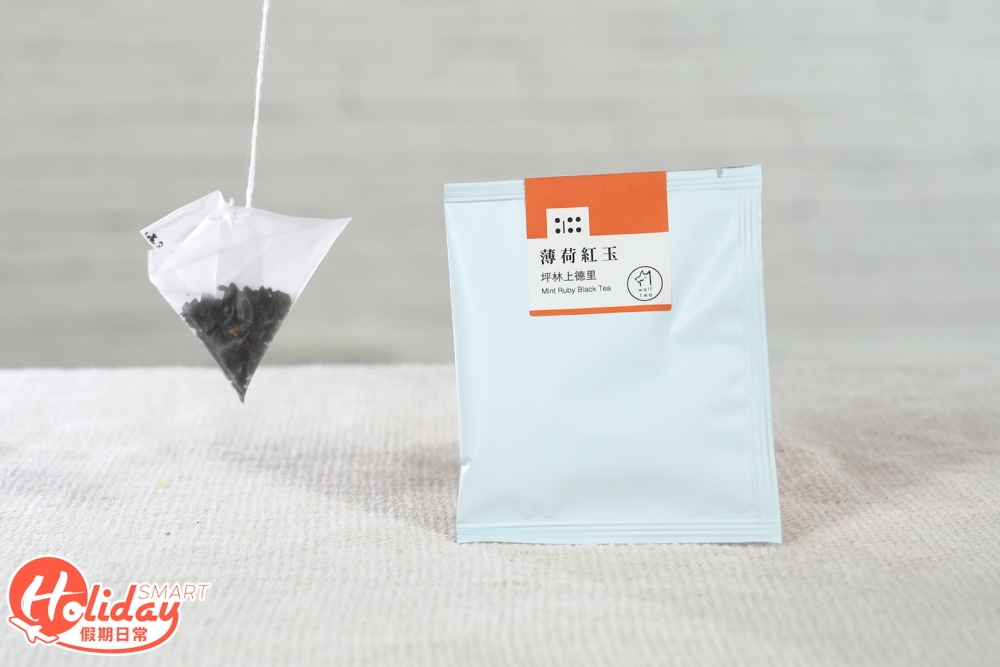 一罐茶葉和八個茶包，口味共有三款。