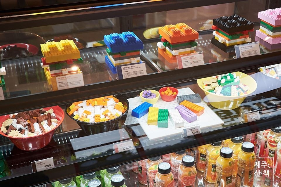 餐廳中嘅食品模型都係用 lego 砌出嚟㗎,真係好有心思呀!
