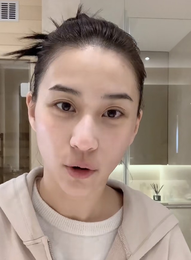 成段短片全程素顏、零 filter 出鏡之餘,仲非常近鏡!