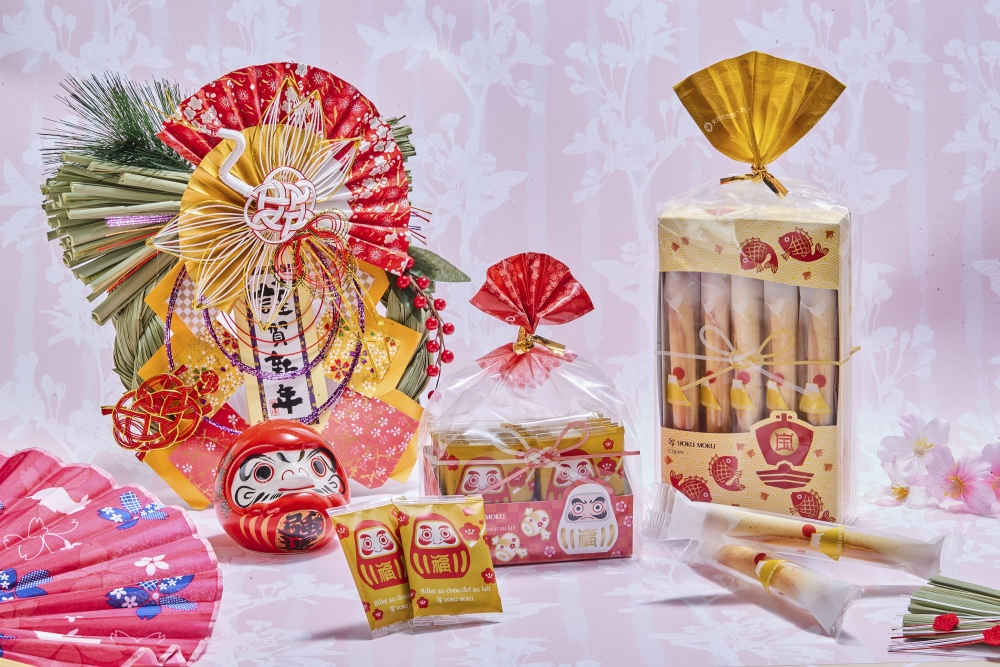 賀年雪茄蛋卷禮包(10件)HK$120 (圖右) ;賀年朱古力夾心曲奇禮包(12件)HK$120 (圖左)