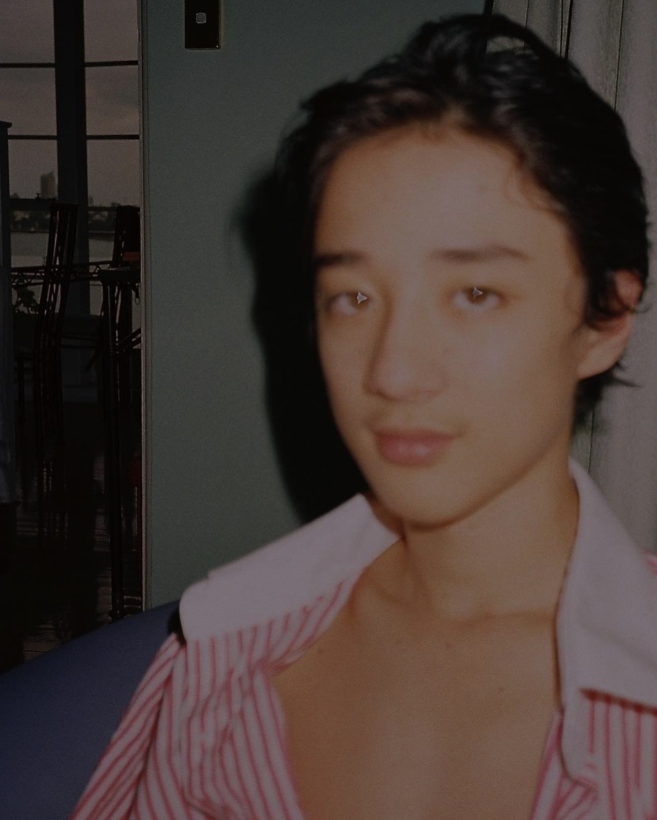 標誌嘅深邃大眼睛似乎就唔見咗