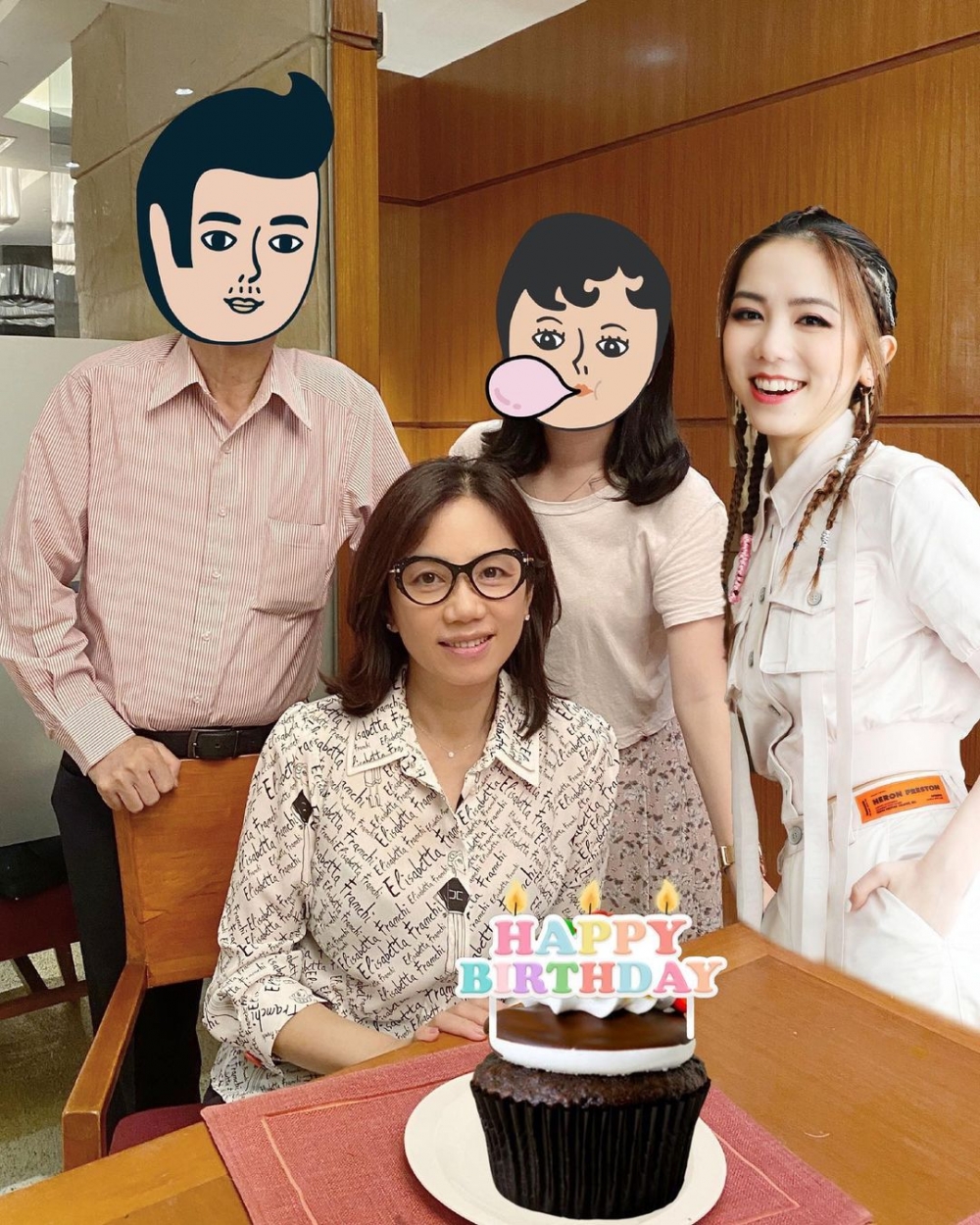 以為佢同媽咪關係好好？可能唔係事實