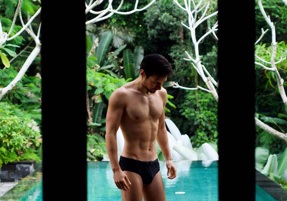 Durov有錢又有樣!網絡上有佢露出上身嘅相片,佢身材都好fit,完美演繹「穿衣顯瘦,脫衣有肉」!