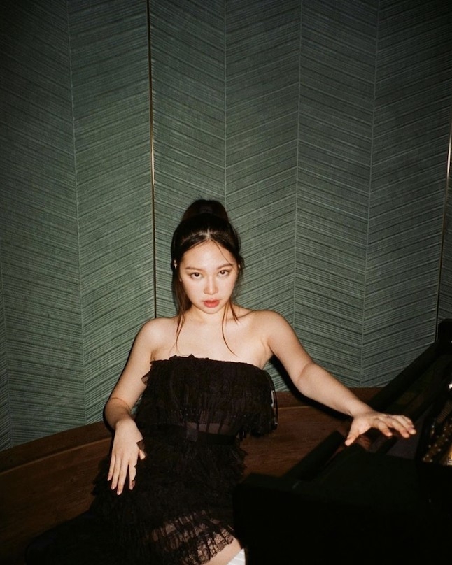 唔經唔覺 Jasmine 已經 17 歲，係一個亭亭玉立嘅少女。