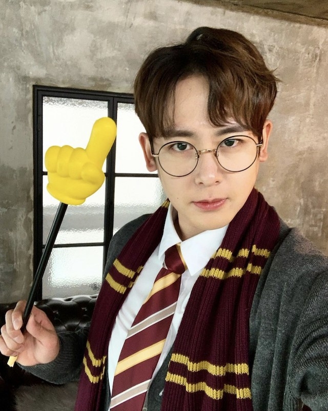 Nichkhun 係團隊內嘅泰籍成員,亦係隊內嘅人氣成員。