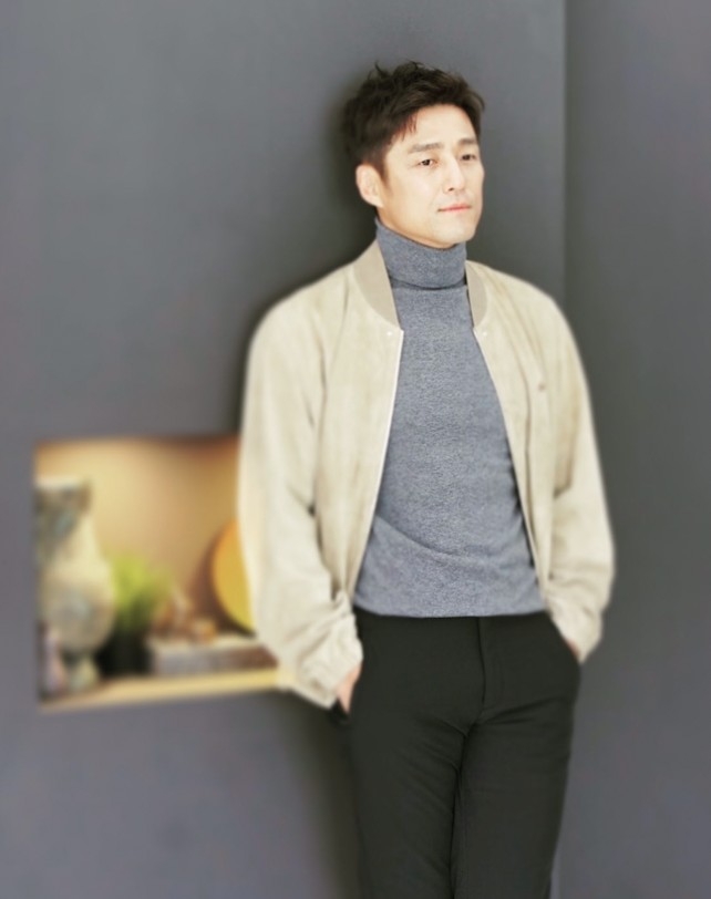 依家 49 歲嘅池珍熙依然凍齡如初，仲係非常有型！