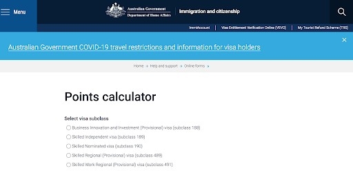 澳洲政府會以申請人的背景、學歷、工種及經驗去評分,有關網站亦設有評分計算機讓大家檢測一下自己分數。