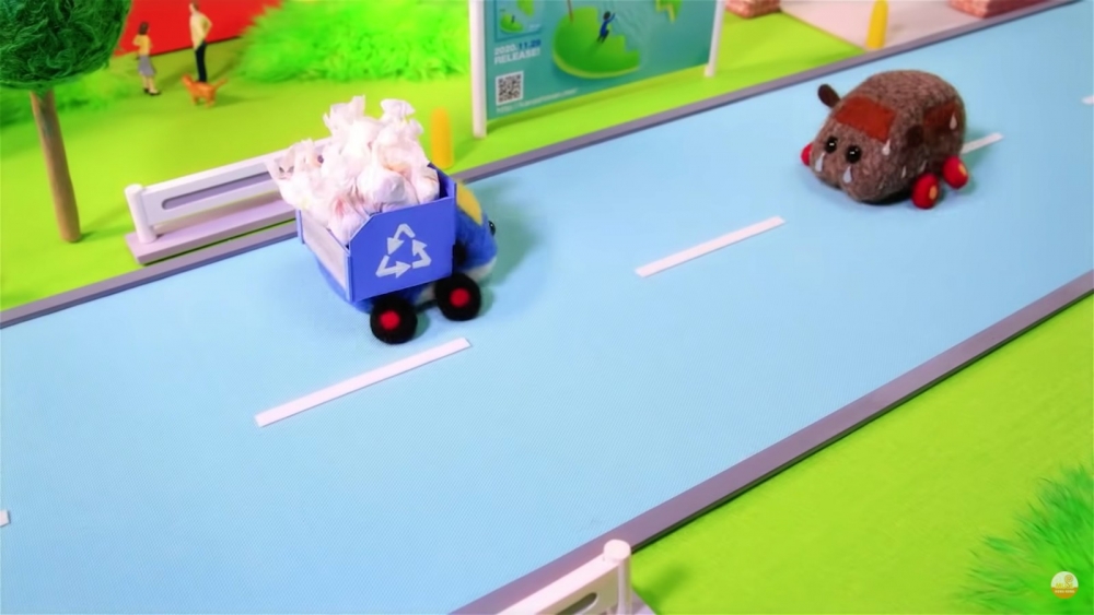 資源回收車型天竺鼠車車背上裝載貨架與回收物袋