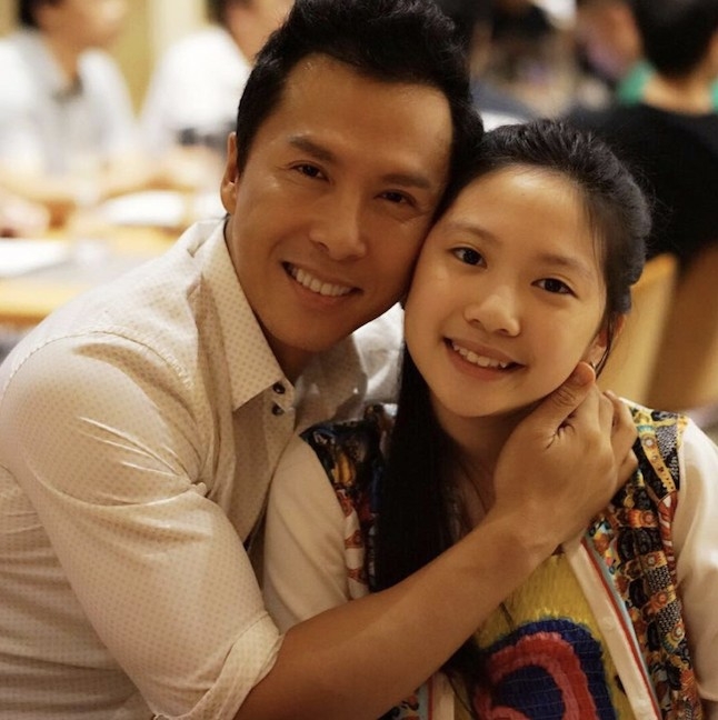 甄子丹更曬出多張同女兒嘅合照，錫囡囡錫到燶～