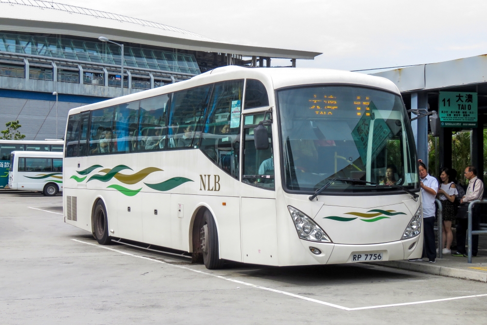 巴士總站乘搭 11 號巴士即直達到大澳