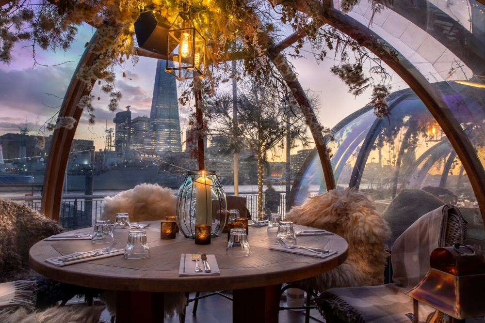 正正喺倫敦最出名嘅 LONDON BRIDGE 隔離