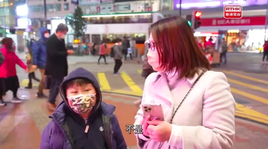 有媽媽級姜糖帶埋仔仔去戶外熒幕打卡