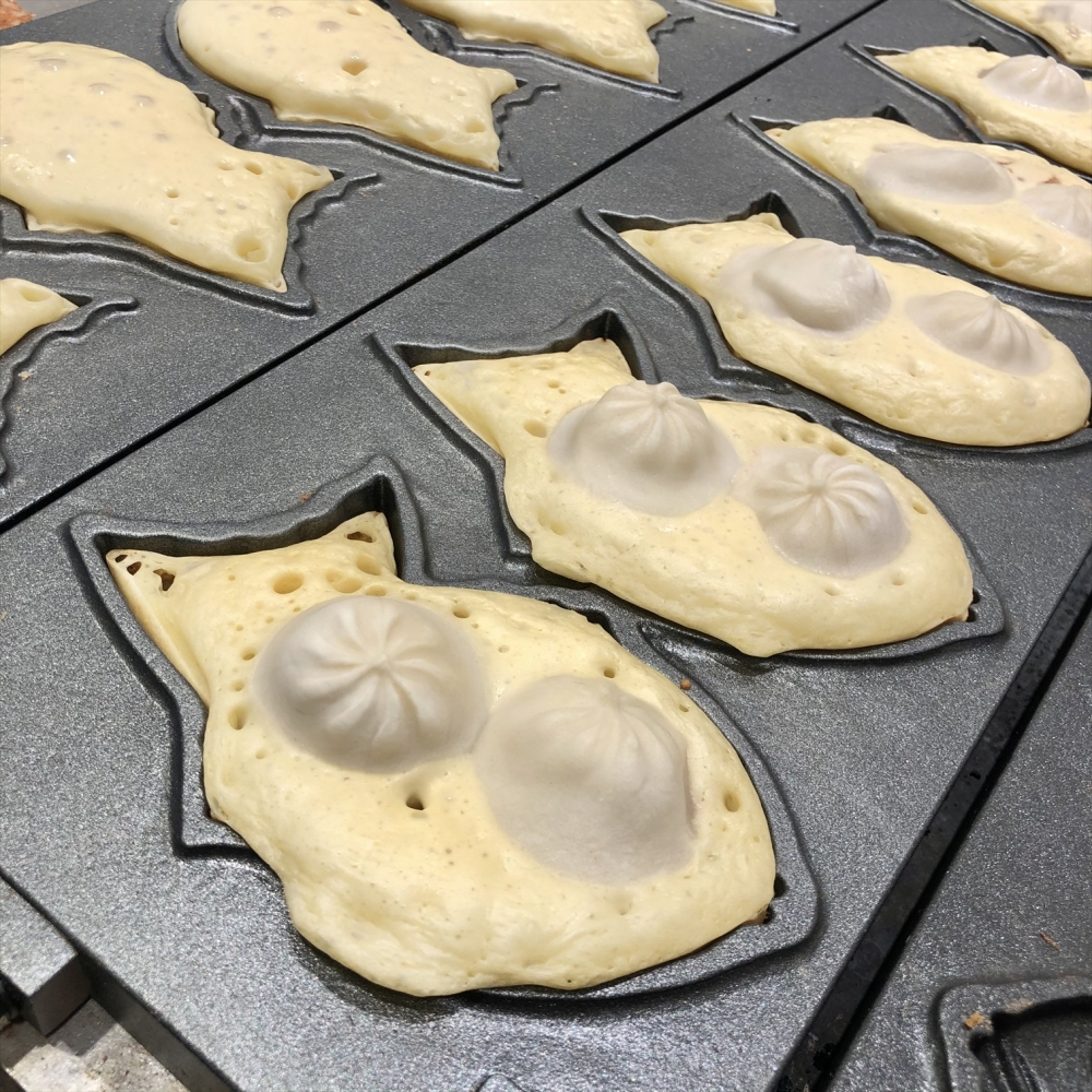 最近日本一間鯛魚燒專門店推出咗新menu「小籠包鯛魚燒」!鯛魚燒餡料係完整兩粒小籠包!
