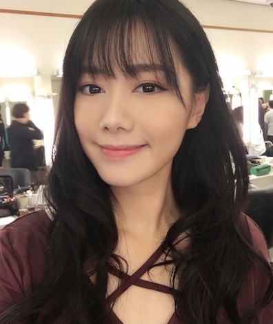 但原來除咗劉小慧，金世正同另一個香港女星都幾似樣，嗰個就係「靚湯」湯洛雯啦！