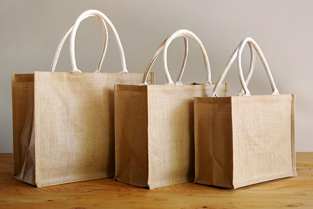 麻質手挽袋共有B5、A4、A3三種size,分別售$15、$20、$25