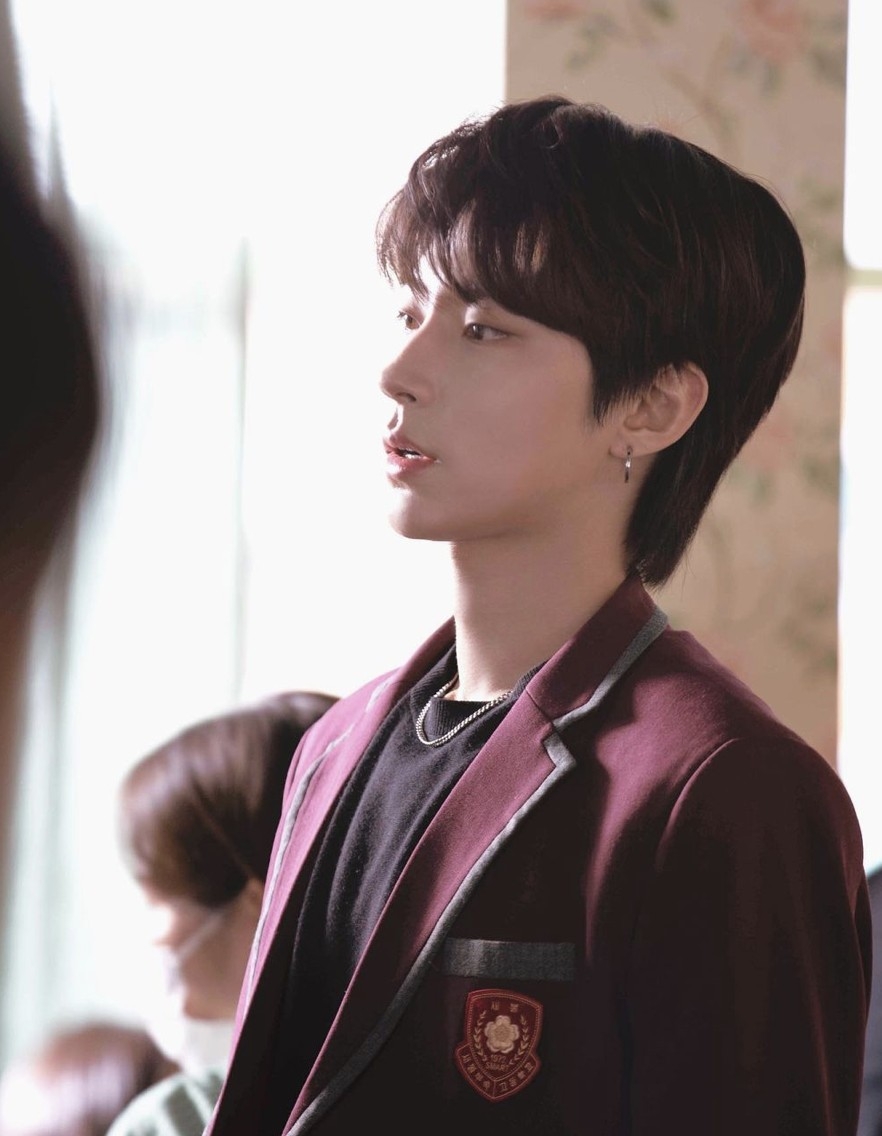 黃仁燁飾演「韓書竣」。