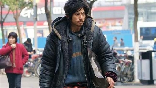 唔知大家仲記唔記得之前喺大陸爆紅嘅「犀利哥」呢?!