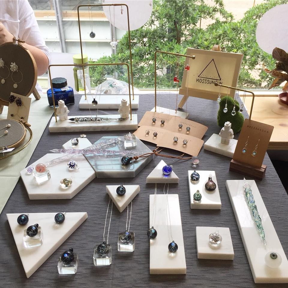 本地原創設計嘅首飾配件。