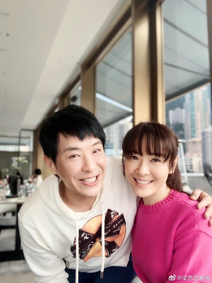 梁思浩都有post到同向海嵐嘅合照